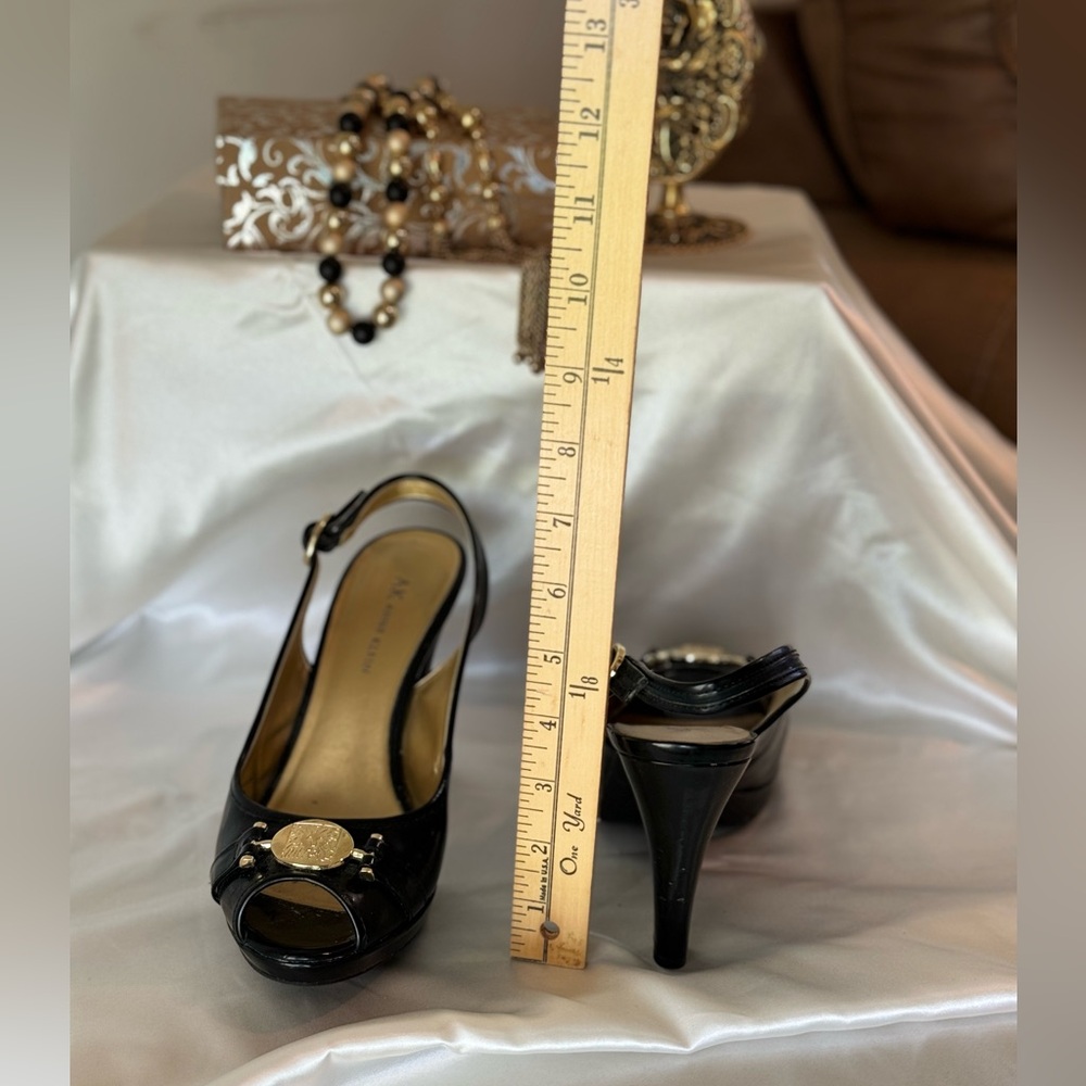 Anne Klein: Patent Black Leather Heel - Picture 3 of 5